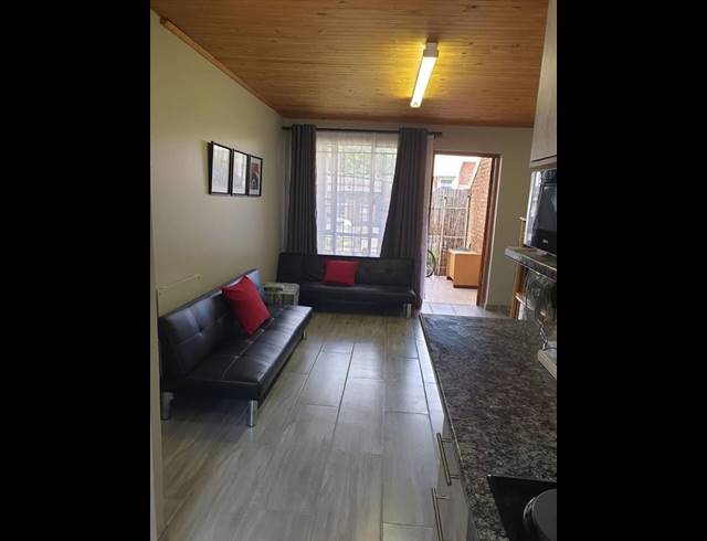 2 BEDROOM TOWNHOUSE FOR SALE IN GLEN MARAIS